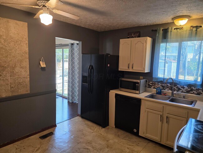 Building Photo - 7006 Finchley Dr
