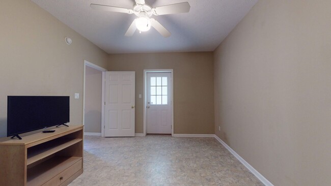 Building Photo - 902 Parchment Blvd