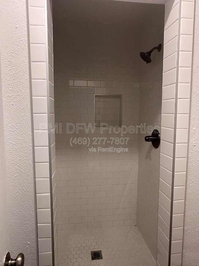 Building Photo - 1818 Andover Dr