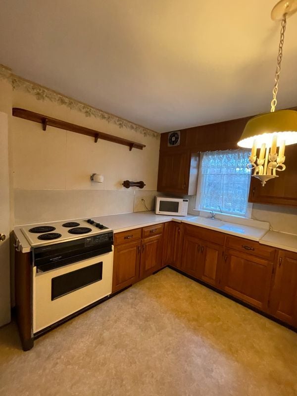 Building Photo - 435 Sycamore Rd