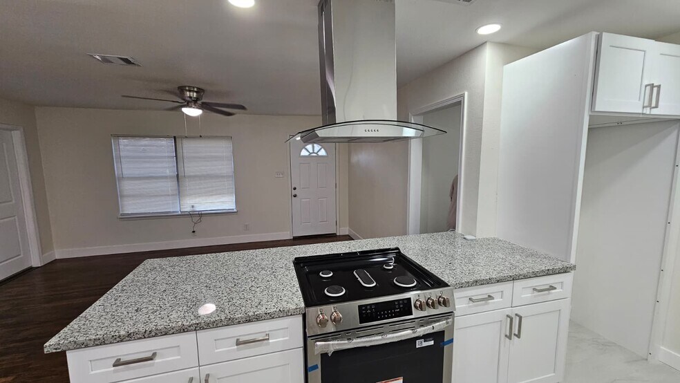 Building Photo - 6806 Jay St