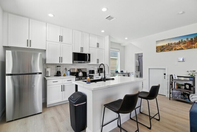 Building Photo - 3902 McKinley St