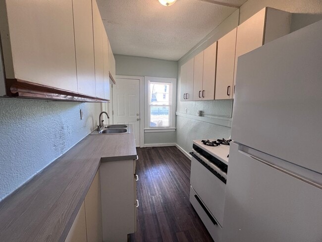 Building Photo - 1054 Ionia Ave SW