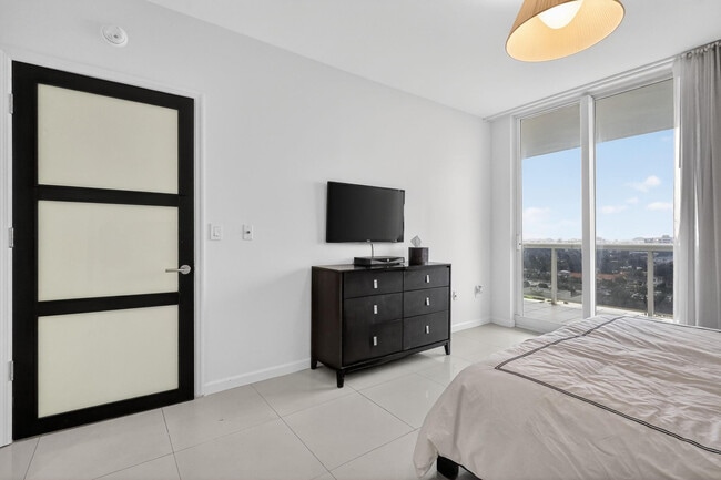 Building Photo - 9595 Collins Ave