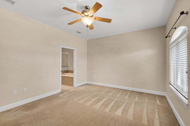 Building Photo - "Spacious 2-Bed Townhouse in Fort Walton Beach"