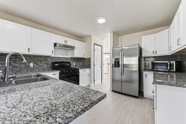 Building Photo - 7534 8 Willows Rd