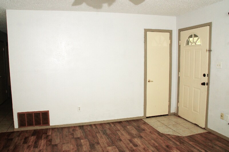 Building Photo - 6209 SW Summit Ave