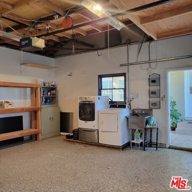 Building Photo - 2781 N Bellflower Blvd