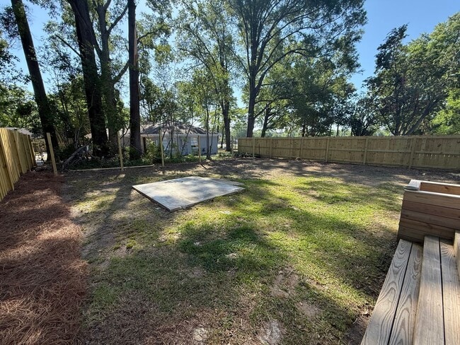 Building Photo - ** 4 Bed 3 Bath located in Old Cloverdale ** Call 334-366-9198 to schedule a self-tour