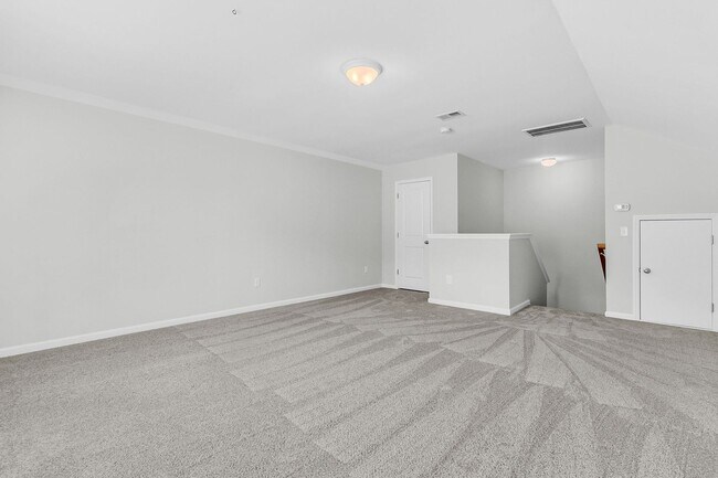 Building Photo - 5 Bedroom 3 Bath Home Located in Sophia Landing in Goose Creek