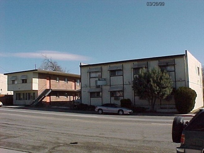 Building Photo - Douglas Arms