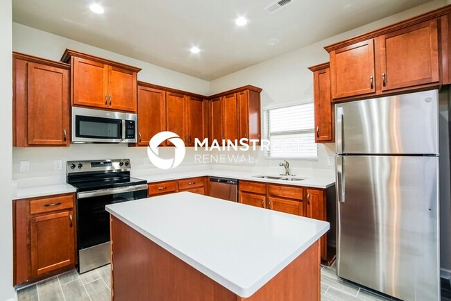 Building Photo - 4 Bedroom Pet-Friendly Home in Raleigh, NC with Main Street Renewal