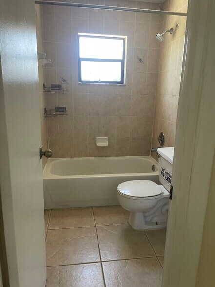 Building Photo - 1639 Barbarie Ln