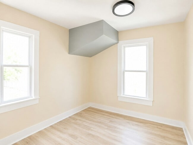 Building Photo - 1328 E 120th St