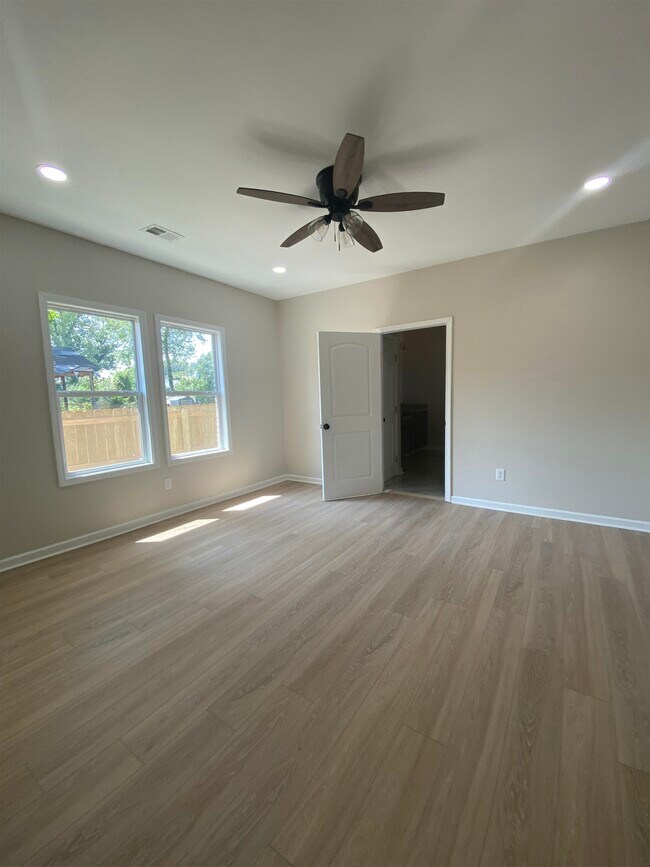 Building Photo - 797 N Merton St