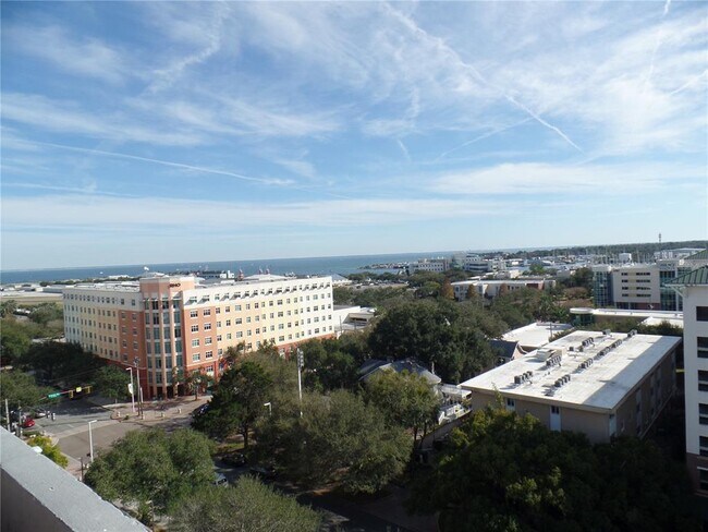 Building Photo - 470 3rd St S