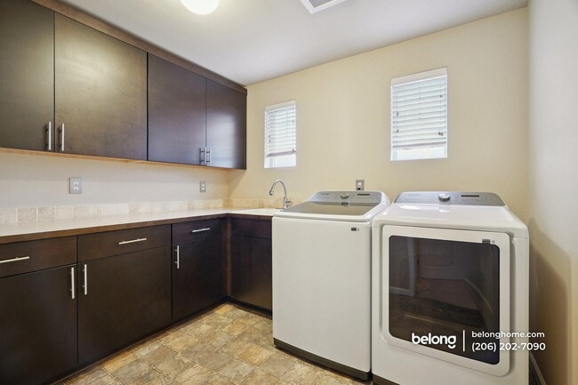 Building Photo - 16112-16181 81 Ave E