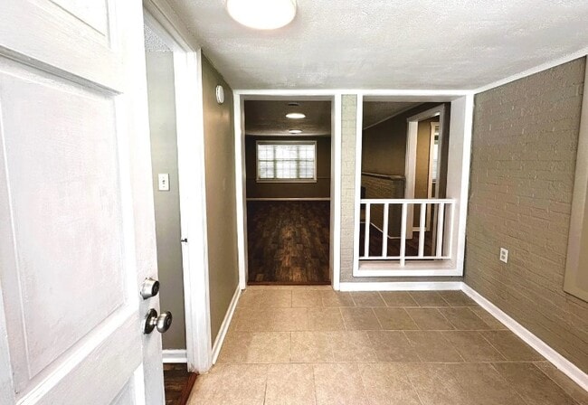 Building Photo - 508 Willow Dr