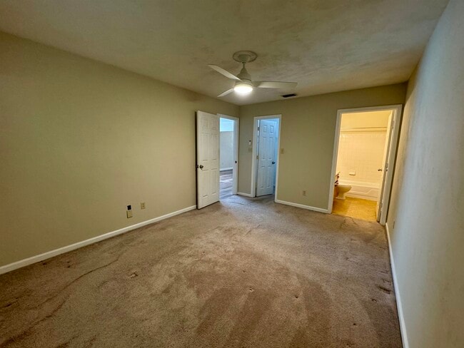 Building Photo - 2910 Richview Park Cir N