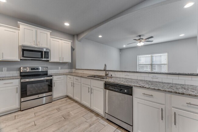 Building Photo - 1348 N Corsica Dr