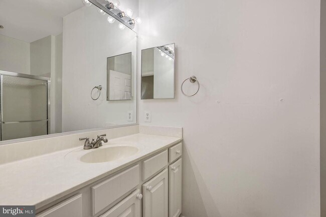 Building Photo - 4139 Fountainside Ln