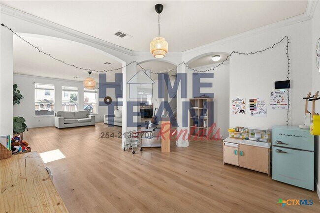 Building Photo - 504 E Little Dipper Dr