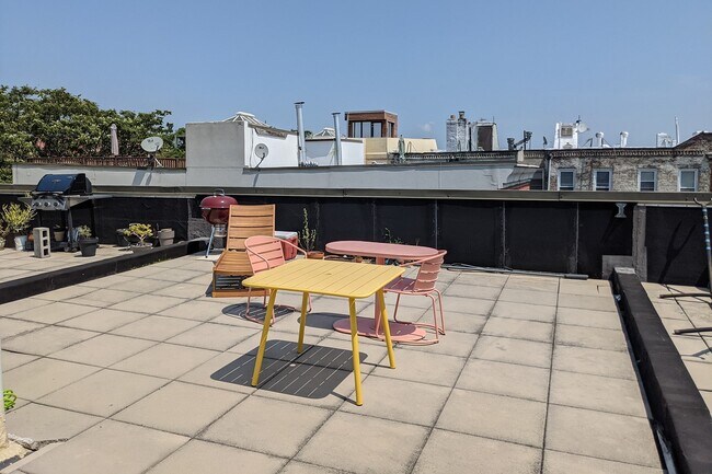 Building Photo - 34 Russell St