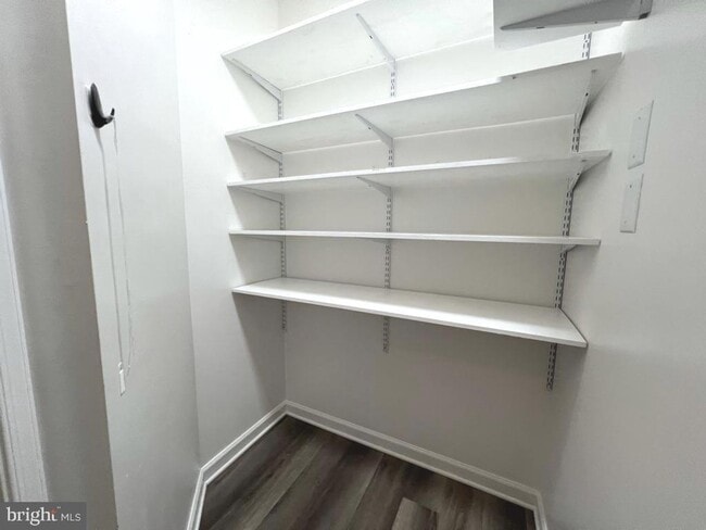Building Photo - Beautiful 2 bedroom 2 baths condo in the gated community of Chestnut Point.
