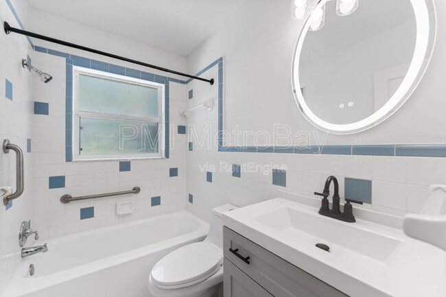 Building Photo - 4939 Woodland Dr