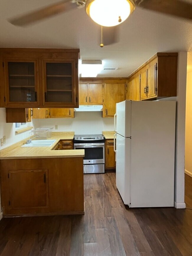 Building Photo - Single story 3 bedroom 2 bath home