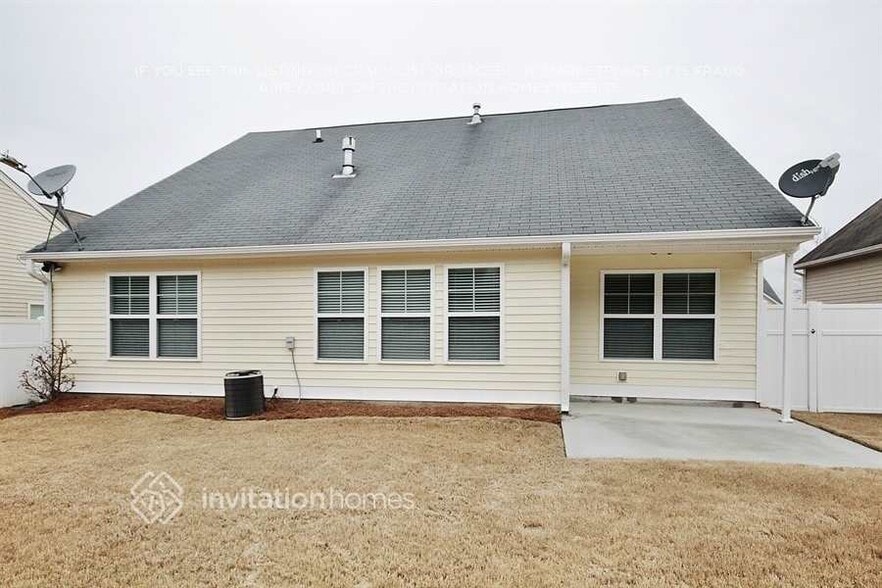 Building Photo - 3921 Village Main St