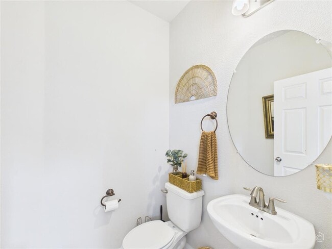 Building Photo - 9310 Tanager Way