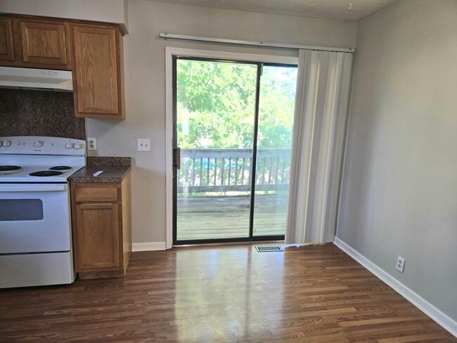 Building Photo - Duplex Unit 1