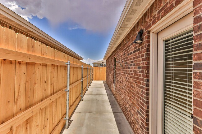 Building Photo - 1220 Preston Trails