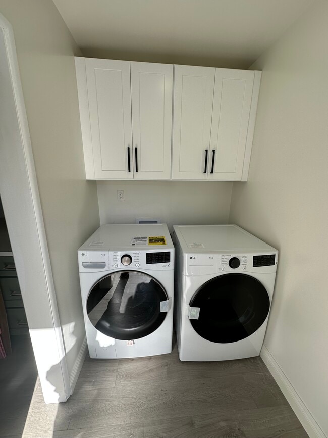 Building Photo - 20533 Eastwood Ave