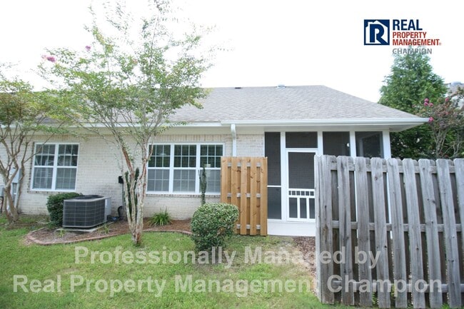 Building Photo - End Unit Townhome on One Level
