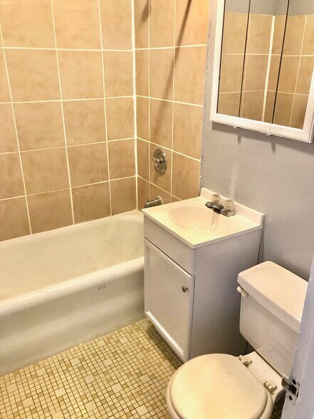 Building Photo - 4355 S Sawyer Ave