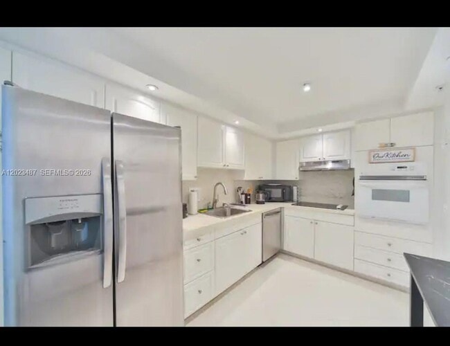 Building Photo - 4001 S Ocean Dr