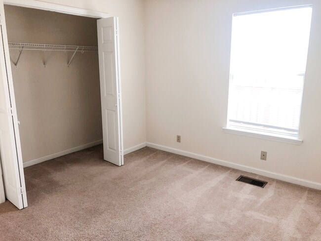 Building Photo - 808 Folmar St