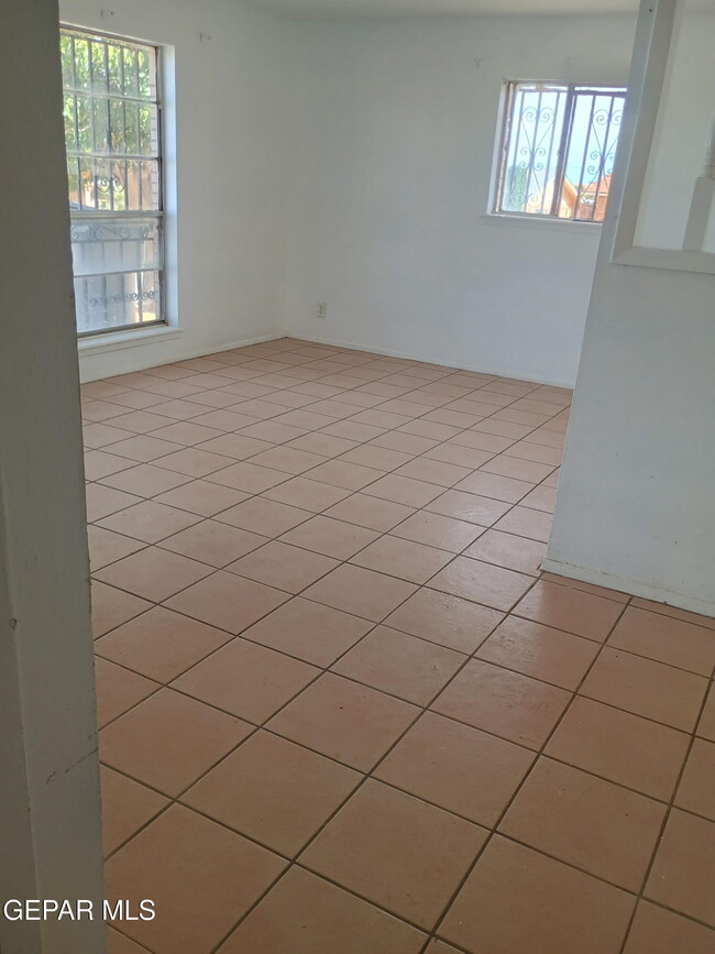 Building Photo - 3415 Wickham Ave