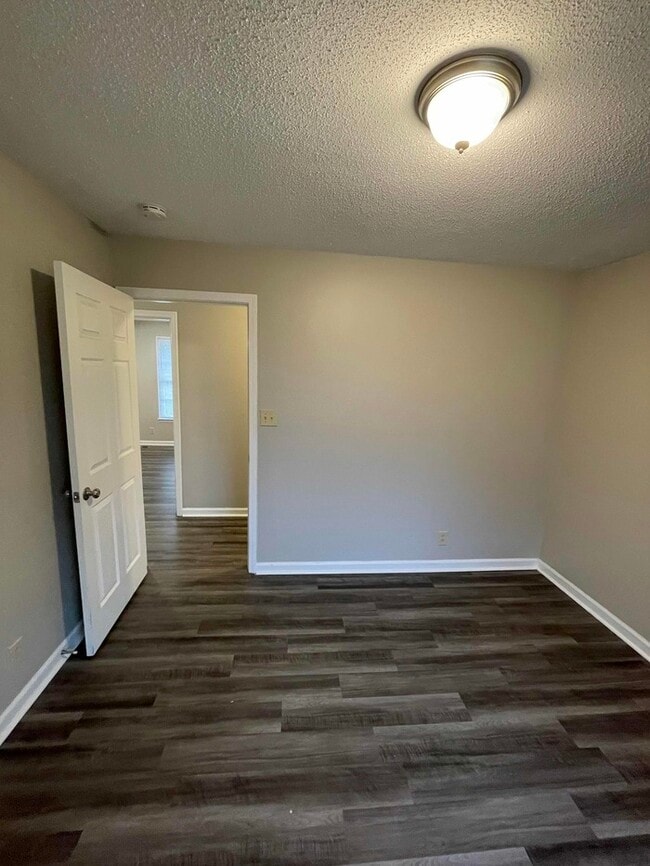 Building Photo - 1005 Peachers Mill Rd