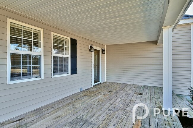 Building Photo - 5674 Duncan Rd