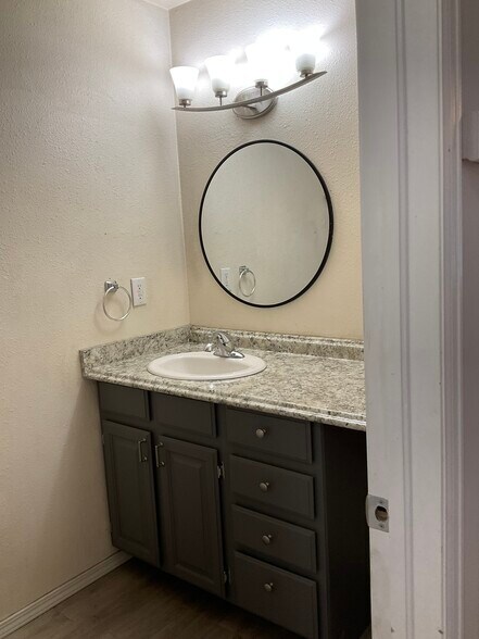 Bathroom - 3737 Roosevelt Ave