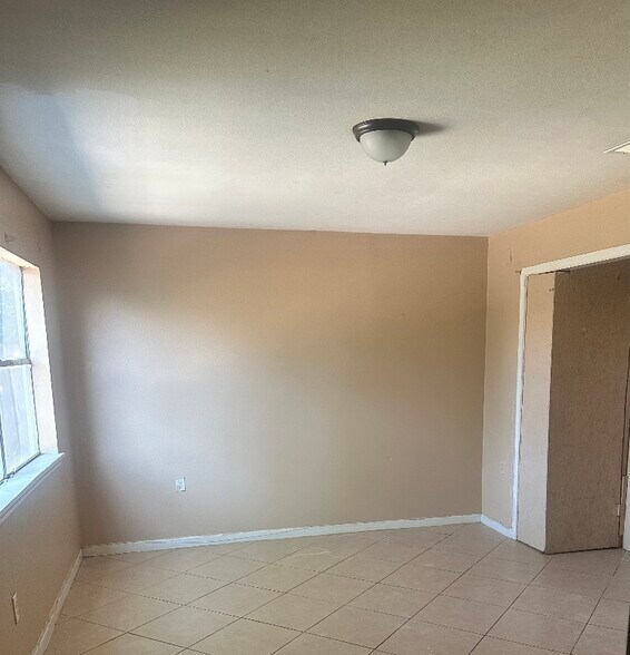 Building Photo - 6068 Beechcraft St