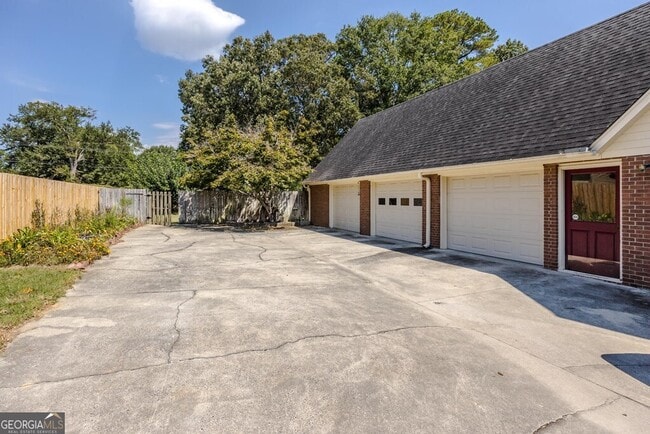 Building Photo - 206 Ridge Cir