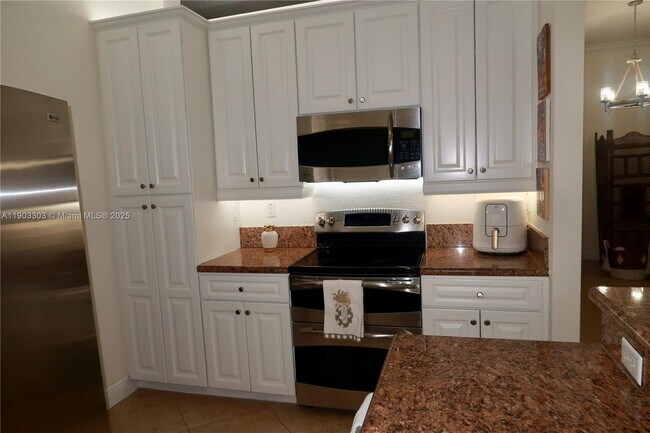 Building Photo - 9778 Bowline Dr