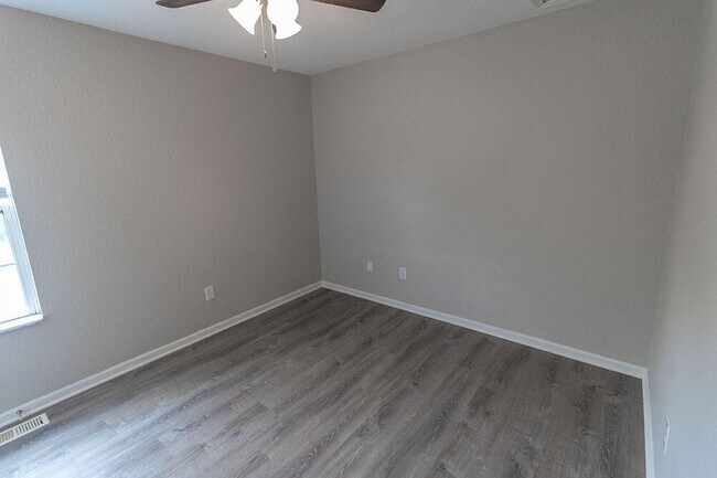 Building Photo - 1330 Godas Cir