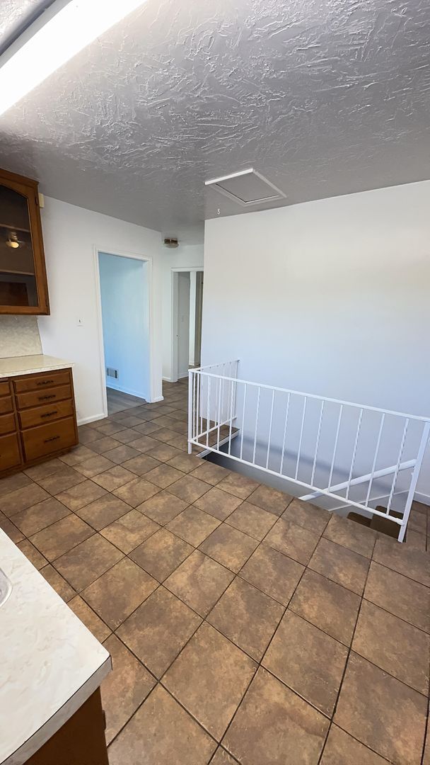 Building Photo - 1374 Maple Dr