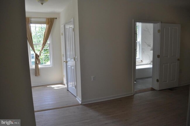 Building Photo - 4302 Locust Ln