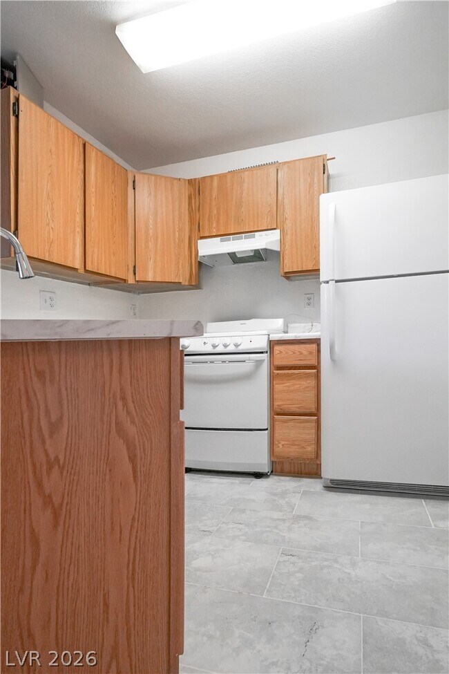 Building Photo - 510 Elm Dr